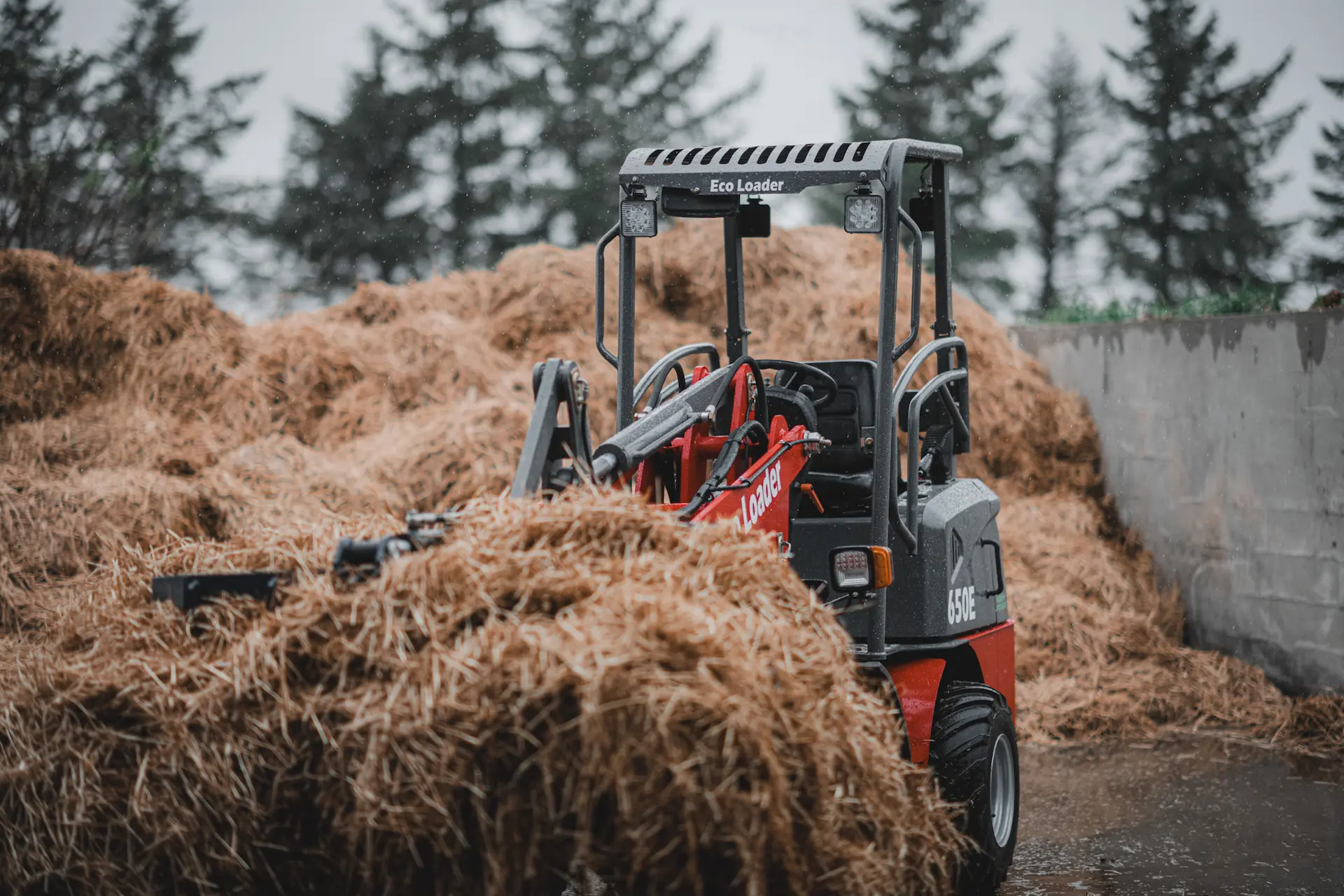 rødt tungt køretøj fra eco loader